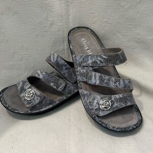 ALEGRIA BETTY BET-6003 Slip On Adjustable Straps Sandal Blooms in Blue 40/10